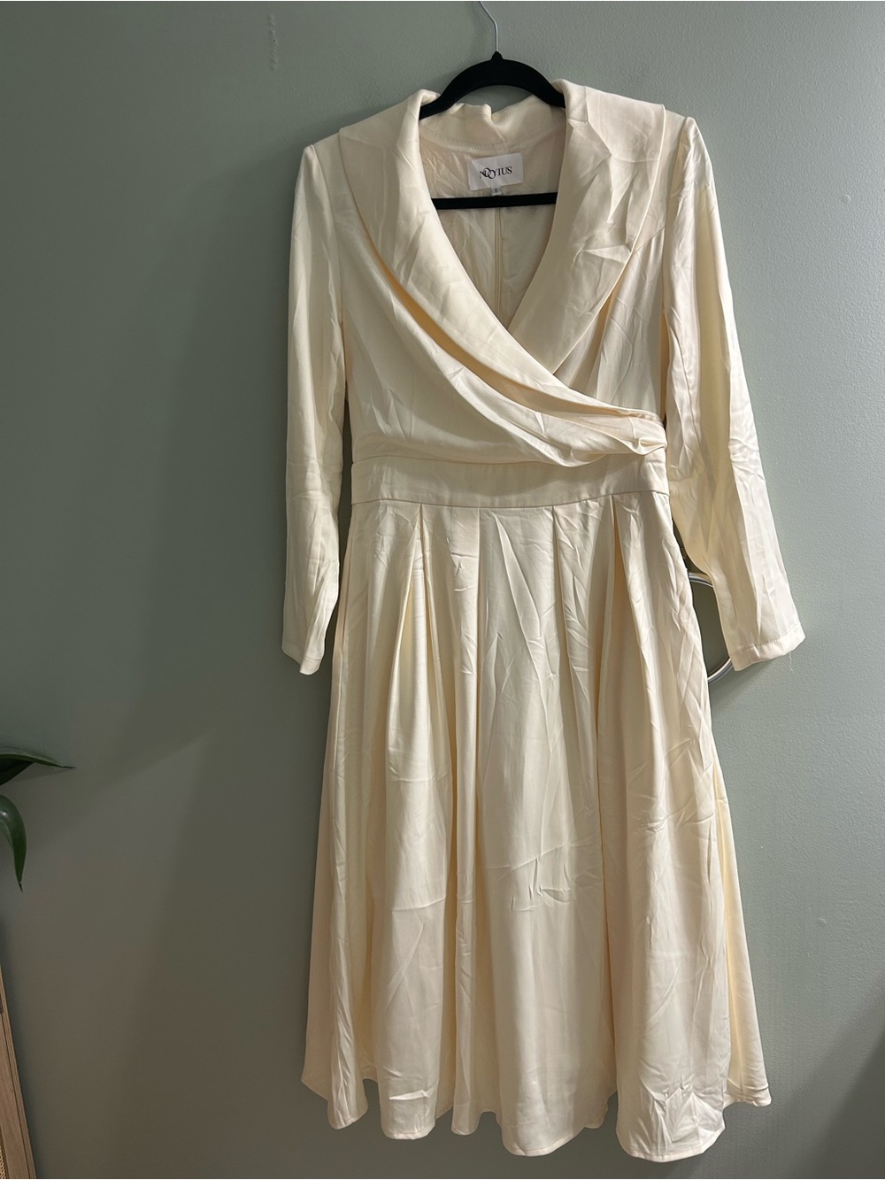 Mooyius Stunning elegant cream satin draped dress vintage style